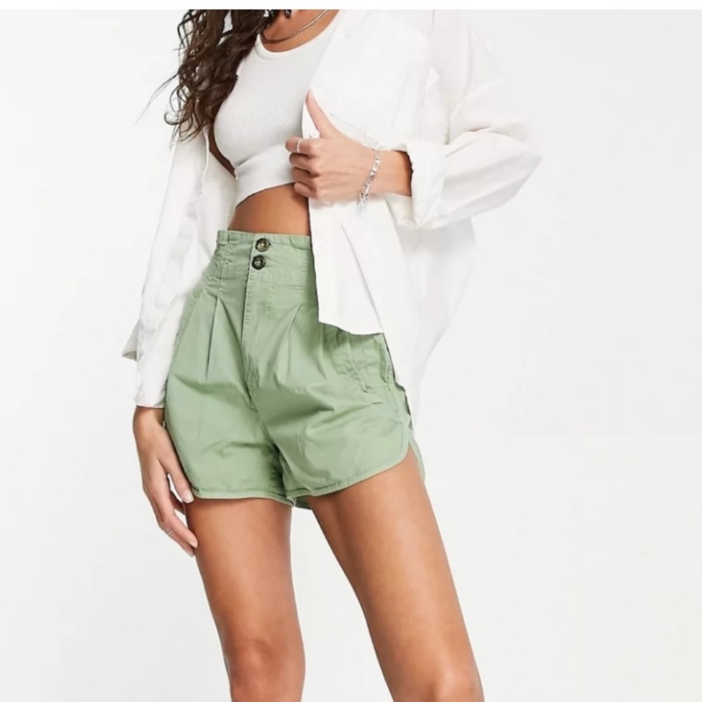 Free People Women’s High Rise Pleated Green Pull On Shorts Size Medium NWT